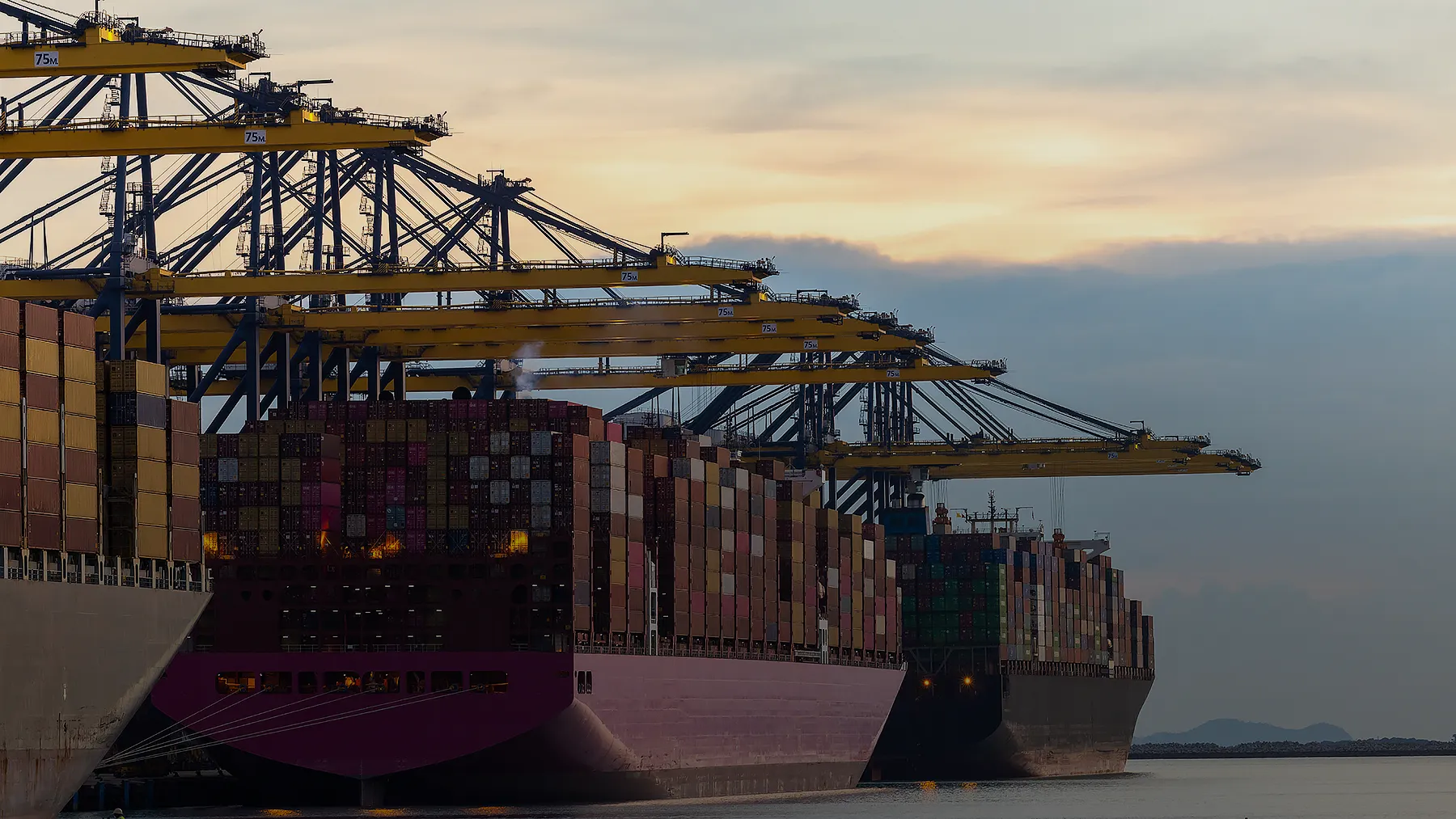 Banner van de AD-Ports-Group